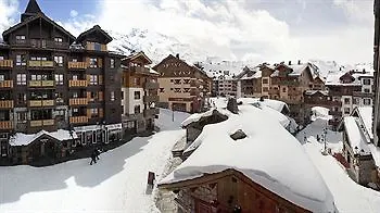 P&v Premium Arc 1950 Le Village